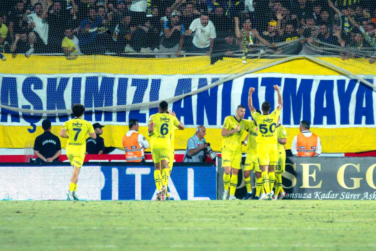 Fenerbahçe, Alanyaspor'u deplasmanda mağlup ederek 5'te 5 yaptı