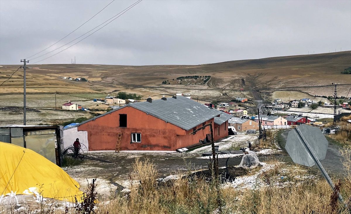 Kars ve Ardahan'da Sağanak ve Dolu Etkili Oldu