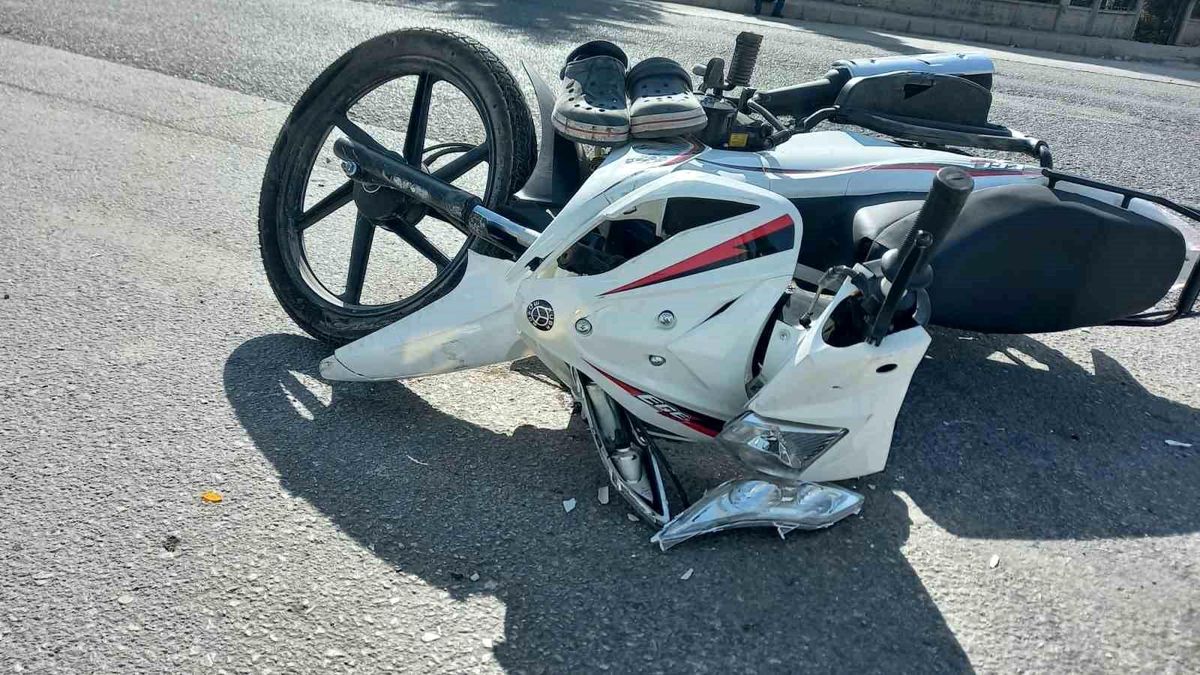 Adıyaman'da Motosiklet ile Minibüs Çarpışması: 1 Kişi Ağır Yaralandı