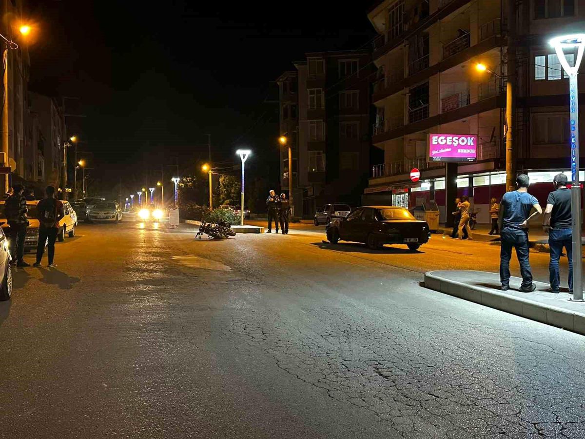 Burdur'da otomobil ile çarpışan motosiklet sürücüsü ağır yaralandı