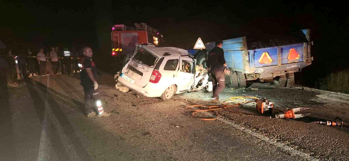 Bolu'da traktörle çarpışan otomobilde kadın hayatını kaybetti
