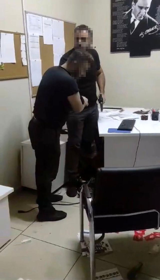 Öğretmen, arabasını satıp devrini yapmadığı şahsa saldırdı