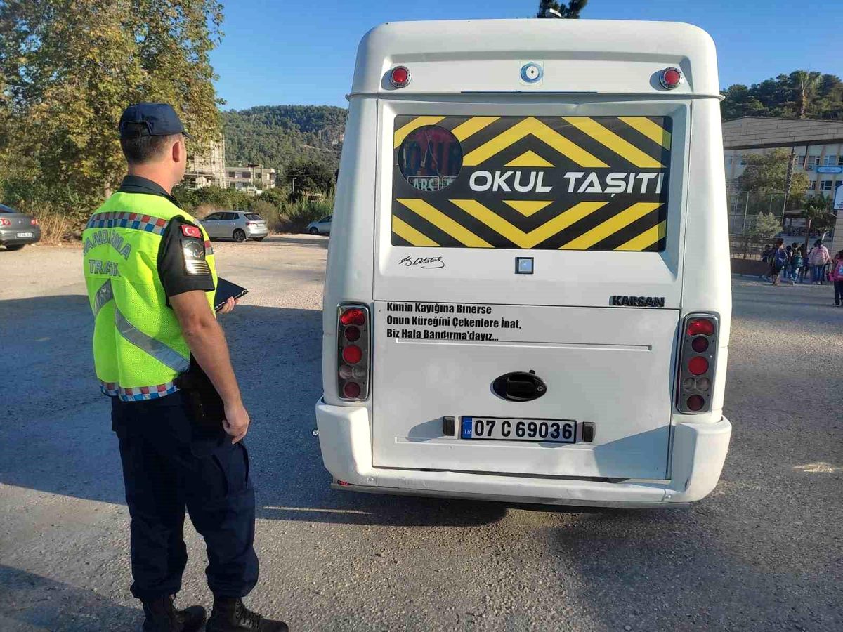 Antalya'da Okul Servis Araçları Denetlendi