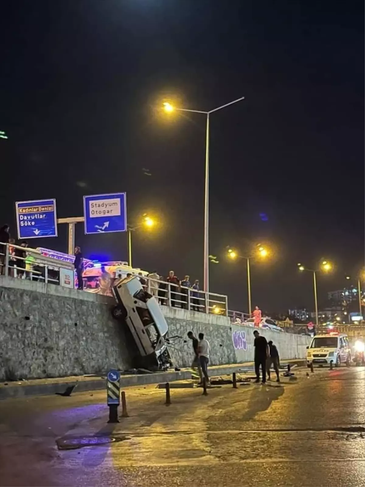 Kuşadası'nda Otomobil Kazası: Sürücü Hayatını Kaybetti