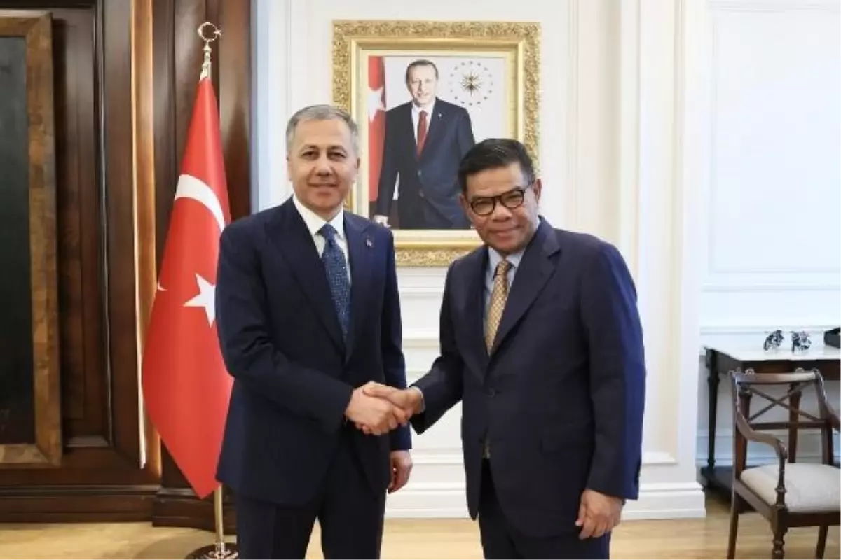 İçişleri Bakanı Ali Yerlikaya, Malezya İçişleri Bakanı ile görüştü