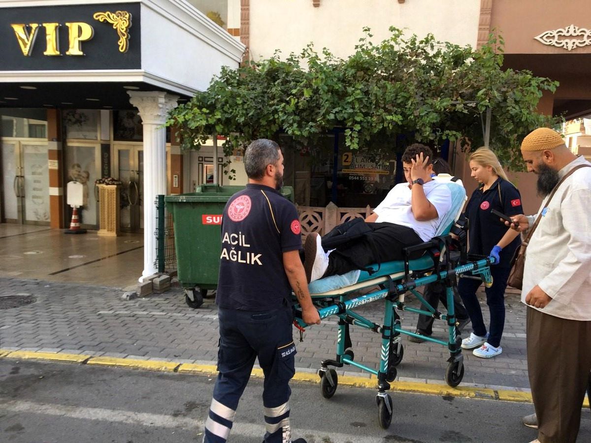 Kocaeli'de Lise Öğrencisine Otomobil Çarptı