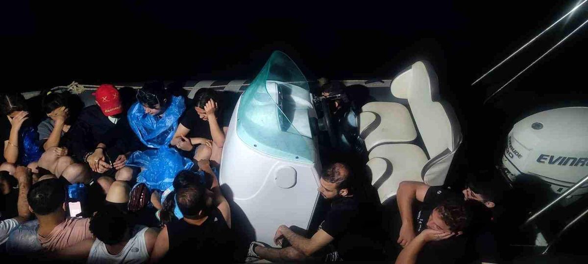 Bodrum açıklarında 16 düzensiz göçmen yakalandı