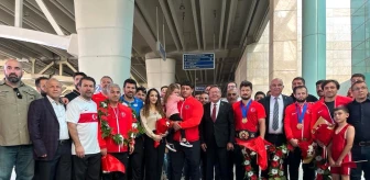 Dünya Güreş Şampiyonalarında Madalya Kazanan Sporcular Ankara'da Karşılandı