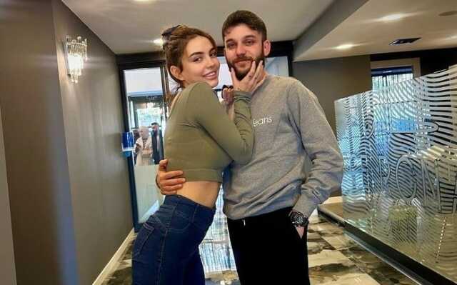 Eski eşinden şiddet gördüğünü söyleyen şarkıcı Ece Ronay, yardım istedi