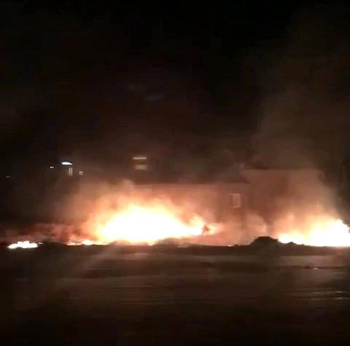 Adıyaman'da evlere yakın bölgede çıkan anız yangını korkuya neden oldu