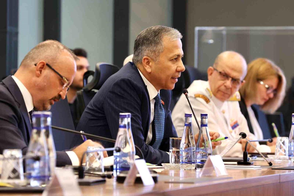İçişleri Bakanı Ali Yerlikaya, Malezya İçişleri Bakanı ile görüştü