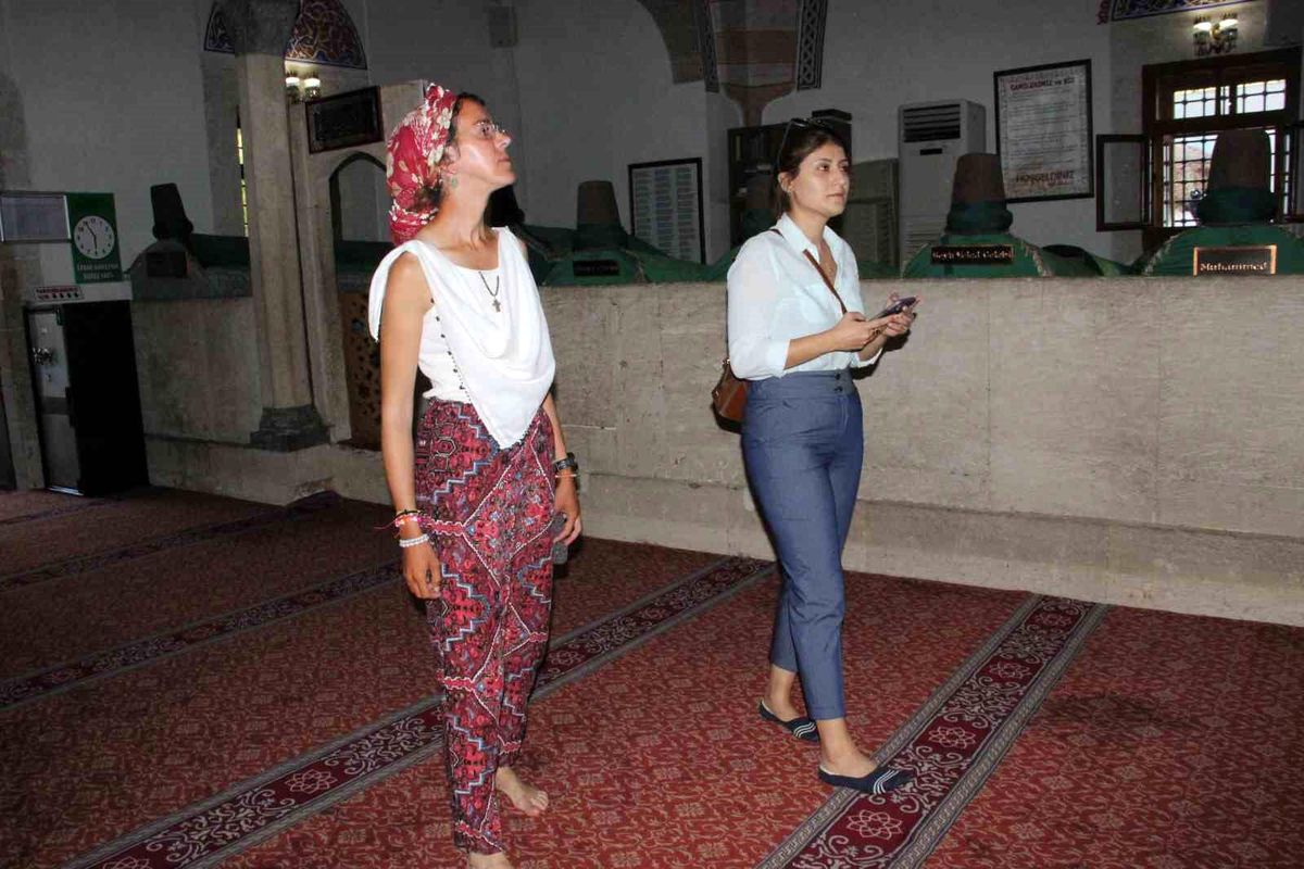İspanyol kadın 6 bin kilometre yürüyerek Karaman'a ulaştı