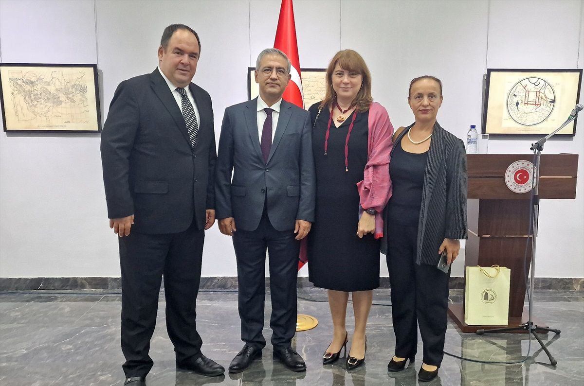 Haritalarda Atayurt Sergisi ve Kaftanlarda Özbek ve Türk Motifleri Defilesi Taşkent'te Düzenlendi