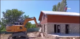 Uludağ'da kaçak inşa edilen villa yıkıldı