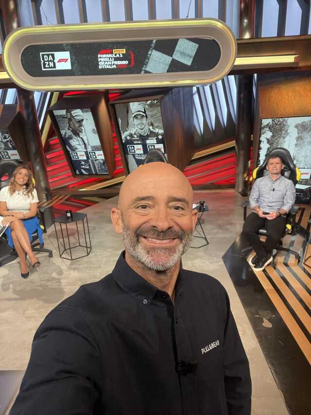 10 yıldır tedavi gören Michael Schumacher ile ilgili skandal şaka! İspanyol gazeteci özür dilemek zorunda kaldı 10 yıldır tedavi gören Michael Schumacher ile ilgili skandal şaka! İspanyol gazeteci özür dilemek zorunda kaldı