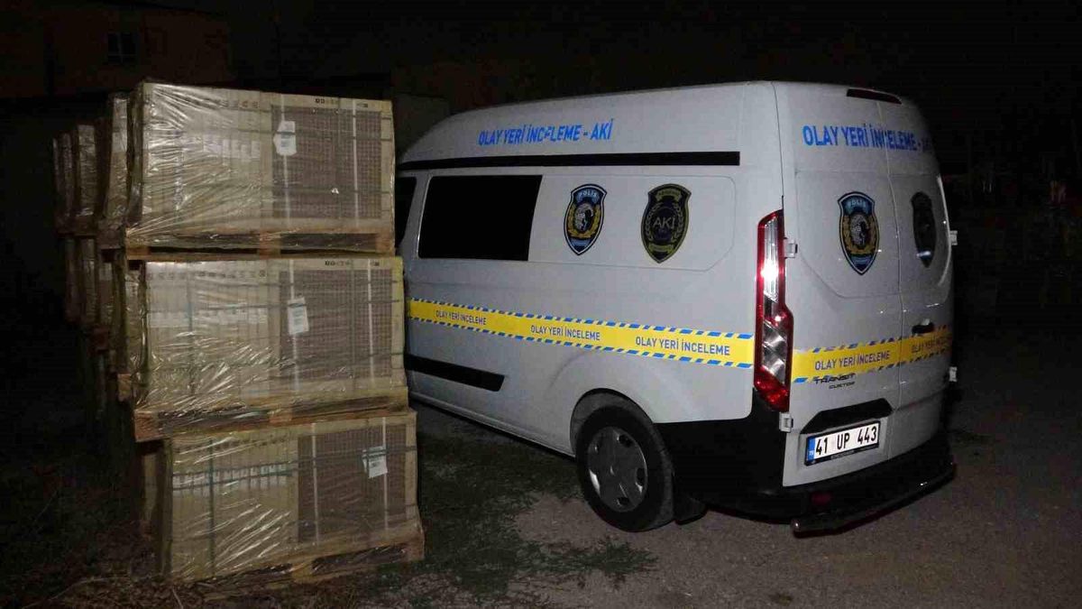 Kocaeli'de AK Parti İlçe Başkanına ait inşaat malzemesi deposunda yangın çıktı