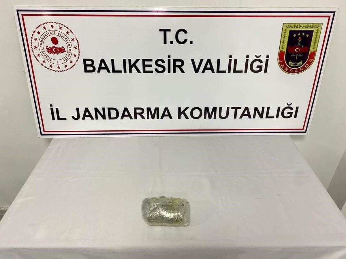 Erdek'te şüpheli kişinin evinde 732 gram esrar ele geçirildi