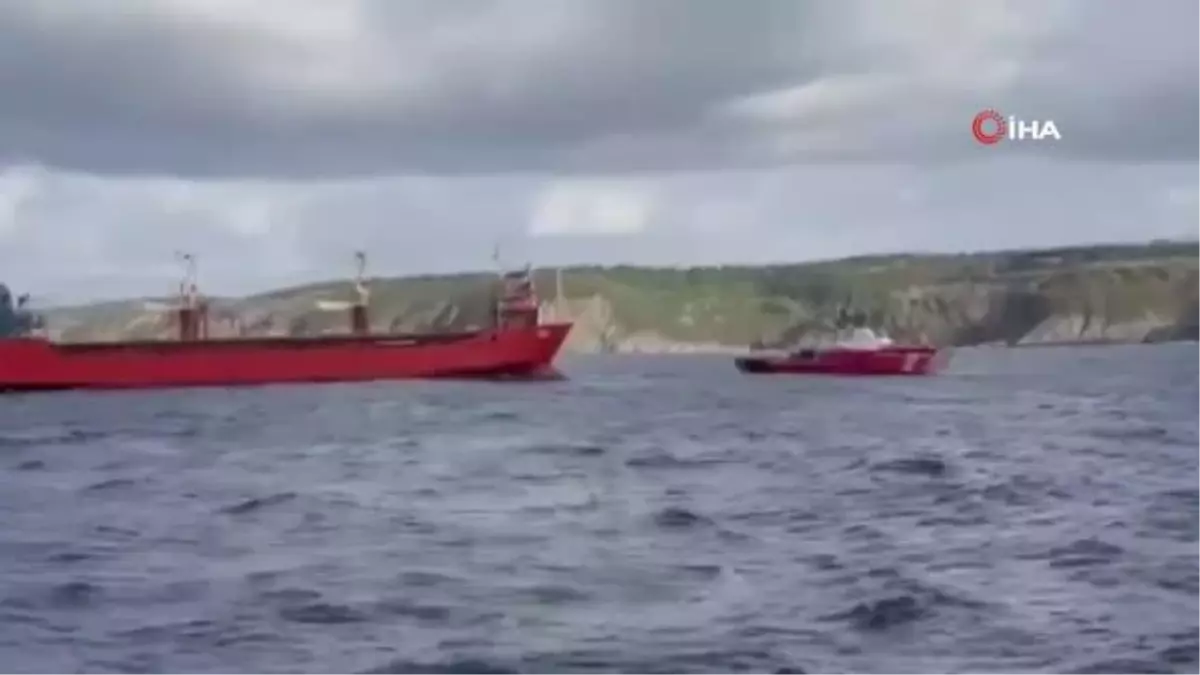 Türkeli Feneri açıklarında arızalanan gemi İstanbul Boğazı'na giriş yaptı