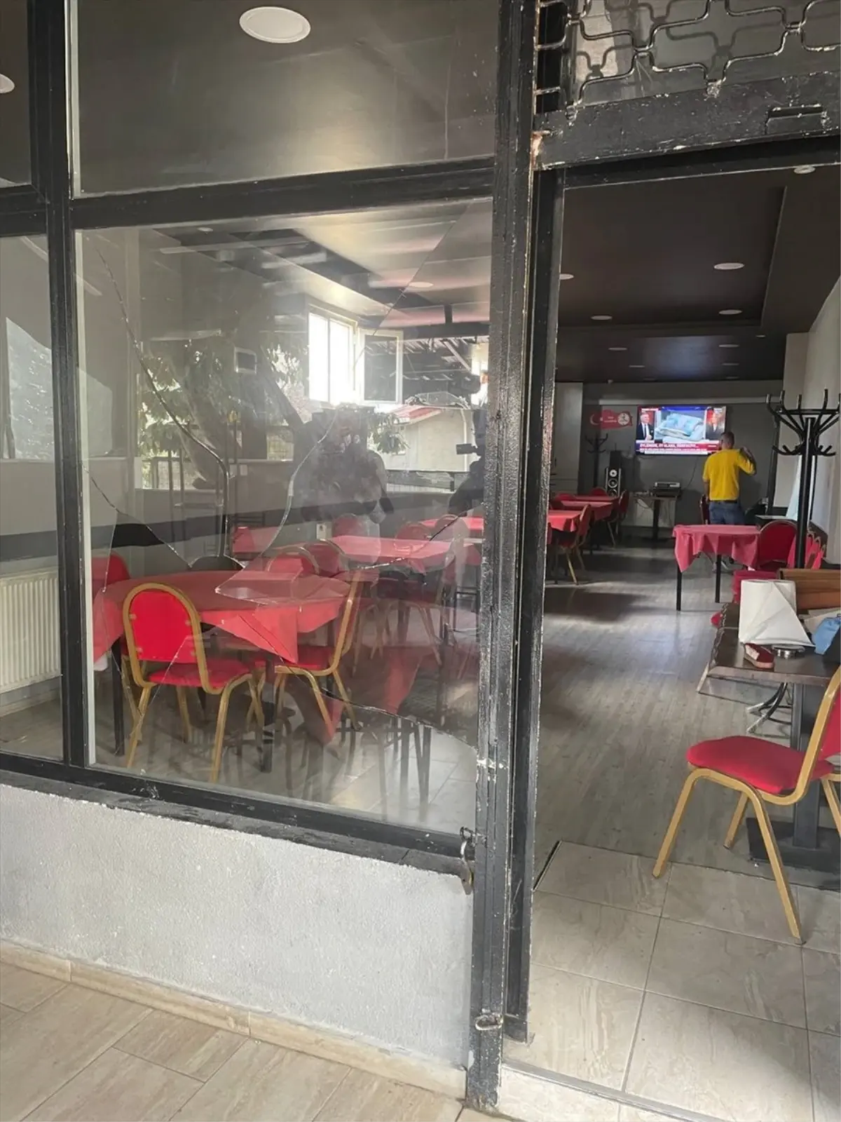 Beykoz'da Kahvehanede Silahlı Saldırı: 4 Yaralı