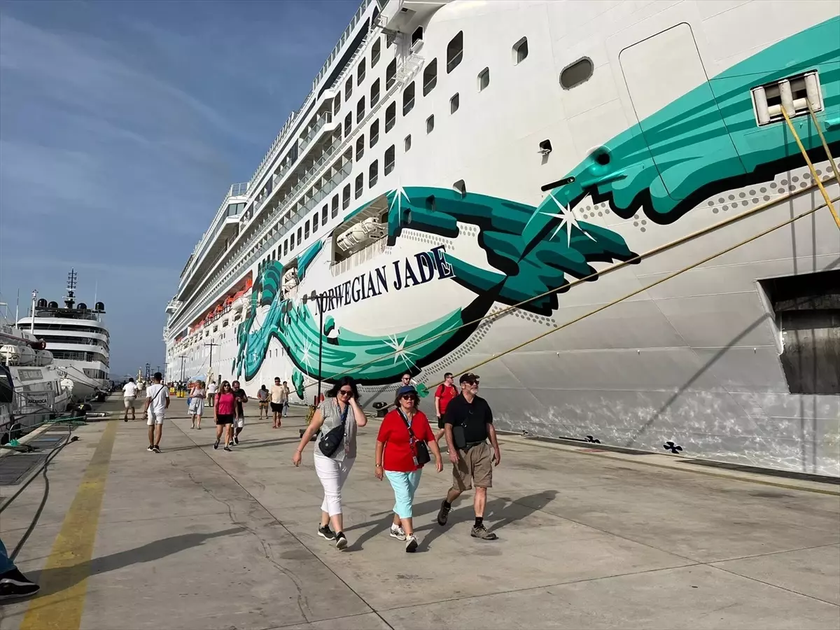 Bahamalar Bayraklı Kruvaziyer Bodrum'a Geldi
