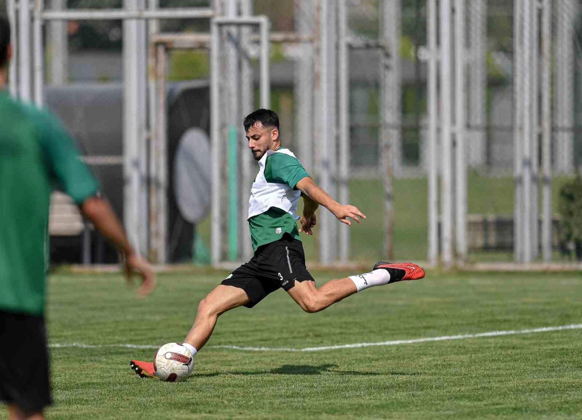 Bursaspor, Beyoğlu Yeni Çarşı maçının hazırlıklarına devam ediyor