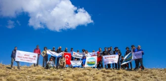 Dağcılar Kösedağı'nda 'Karabağ Azerbaycan'ındır' pankartı açtı