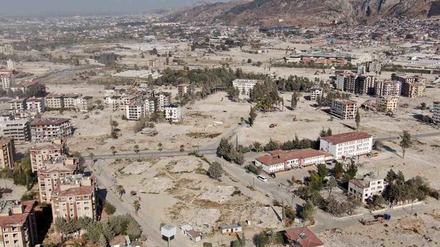 Hatay'daki enkaz kaldırma çalışmalarında sona gelinirken ortaya çıkan görüntü yaşanan felaketin boyutunu bir kez daha gözler önüne serdi
