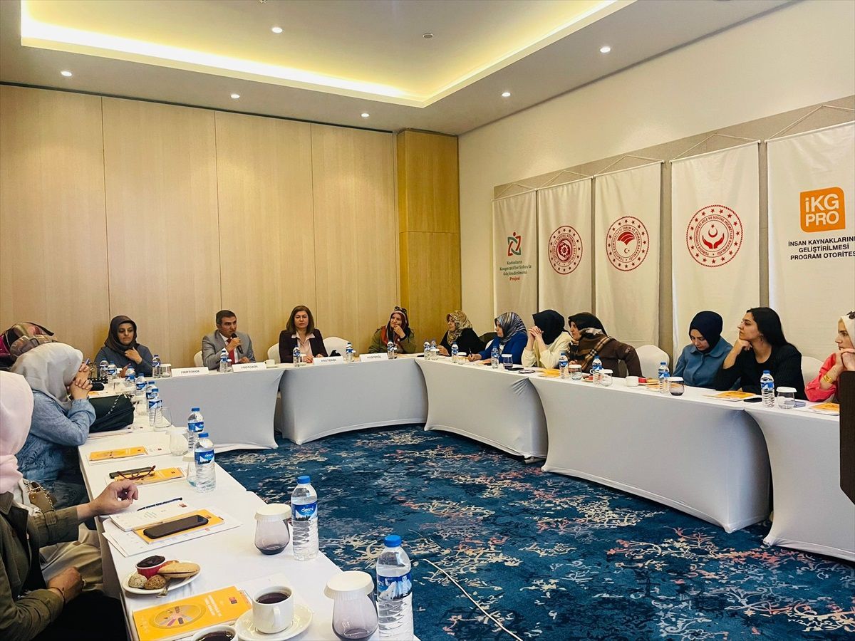 Erzurum'da Kadın Kooperatiflerine İş Geliştirme Eğitimi Veriliyor