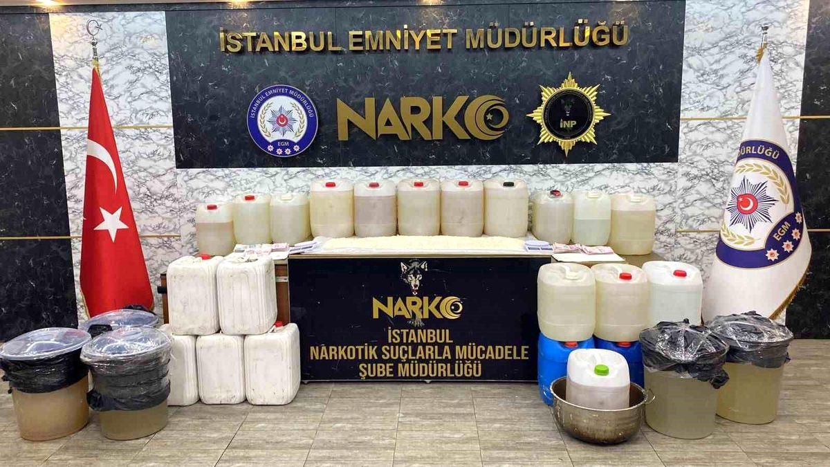 İstanbul'da 738 Kilo Metamfetamin Operasyonu: Uyuşturucu Tacirlerinin Tatil Sitelerindeki Evleri Tespit Edildi