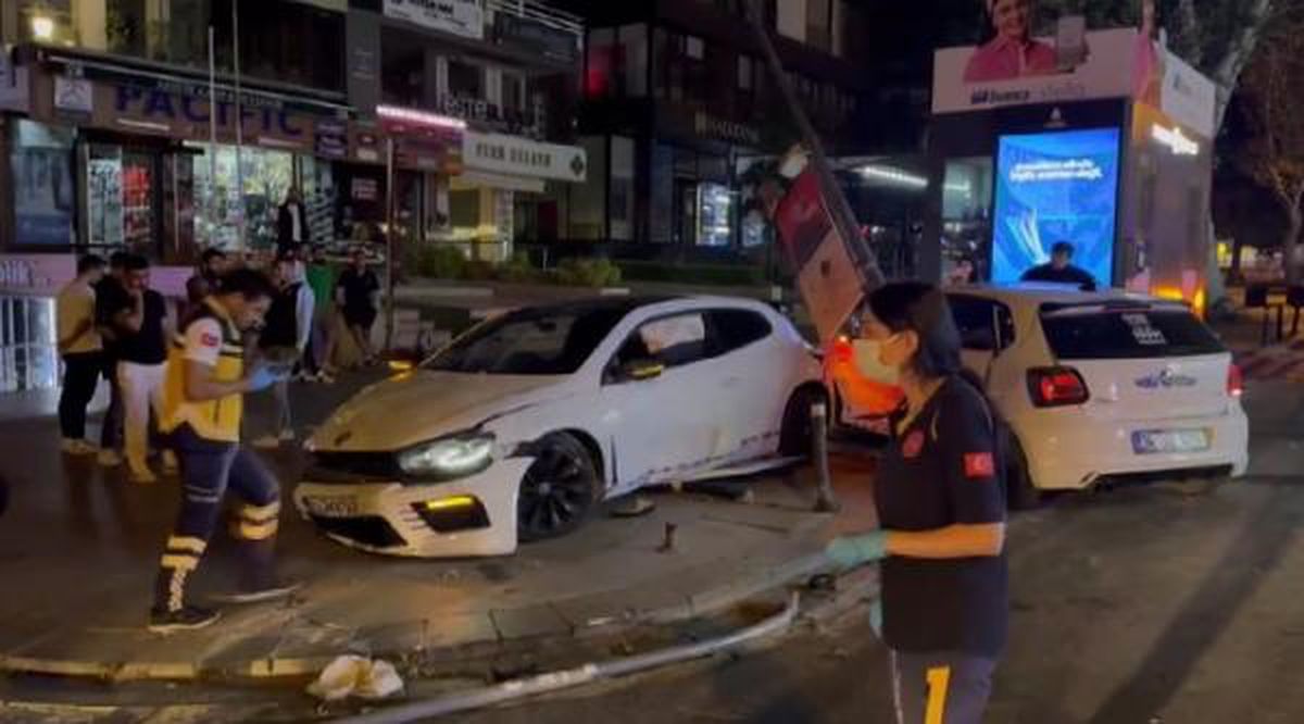 Kadıköy'de kaza: 3 kişi yaralandı