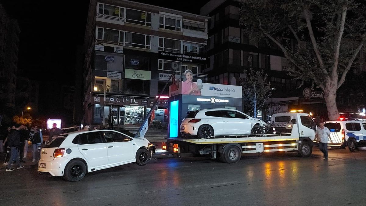 Kadıköy'de Trafik Kazası: 3 Kişi Yaralandı
