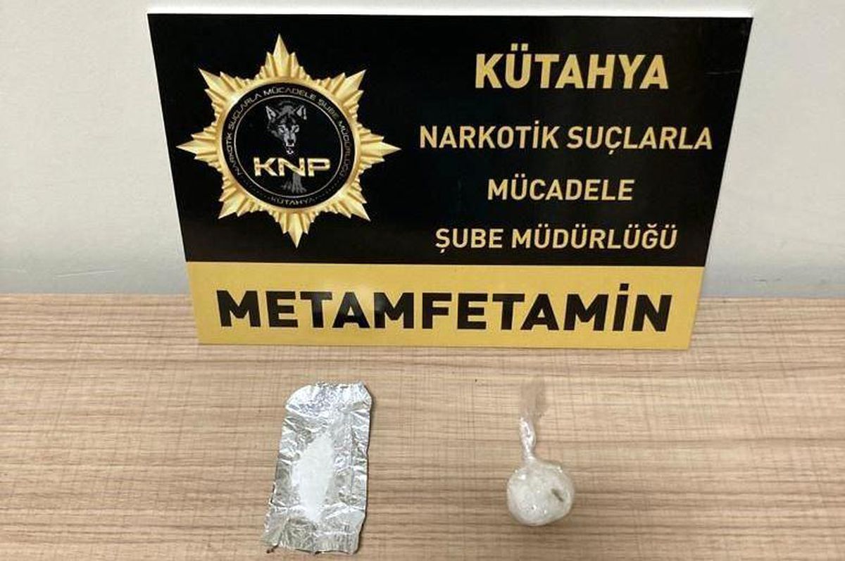 Kütahya'da Polis Kaçan Araçta Metamfetamin Ele Geçirdi
