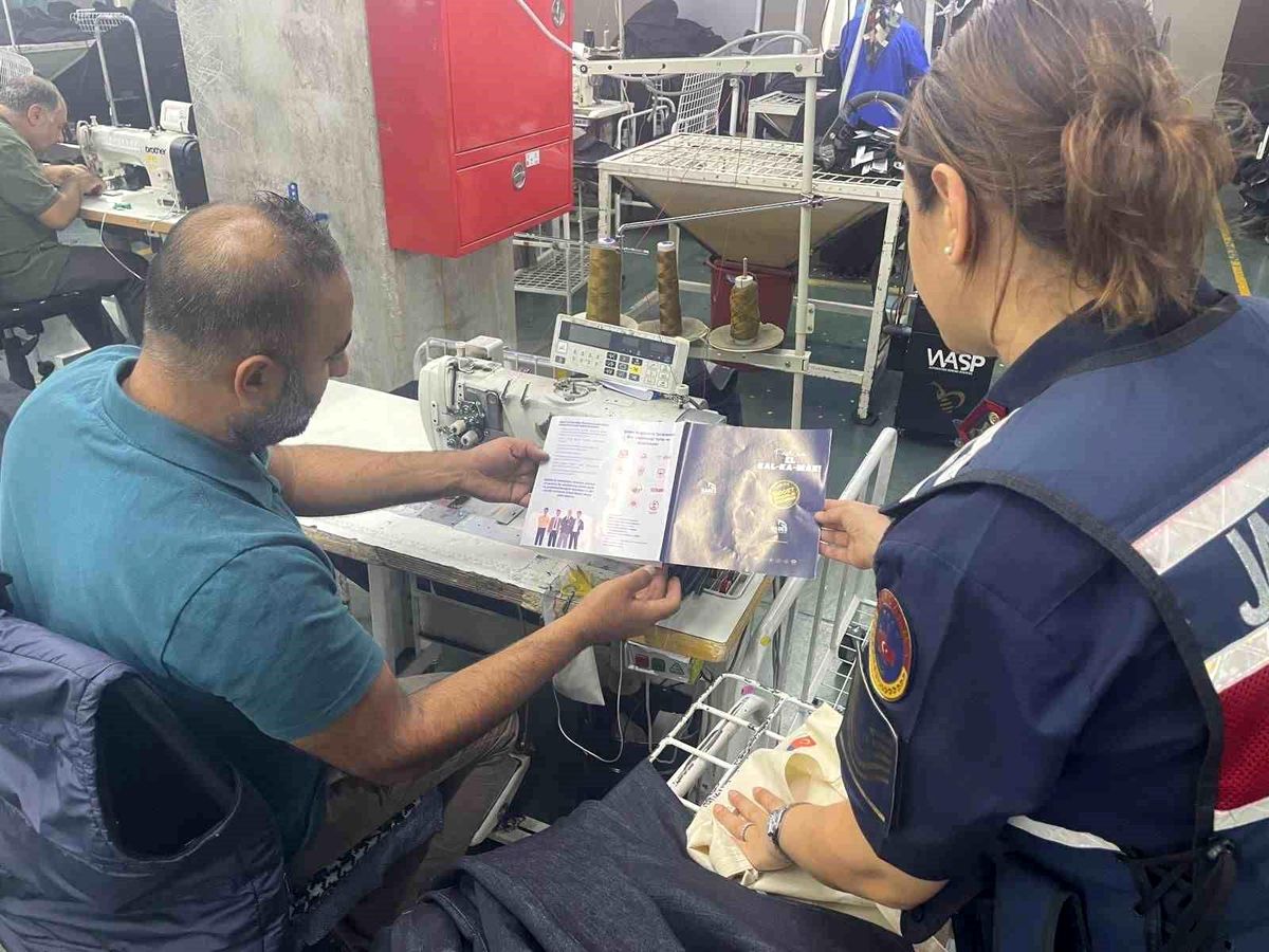 Malatya İl Jandarma Komutanlığı Kadın Acil Destek Uygulaması hakkında bilgilendirme yaptı