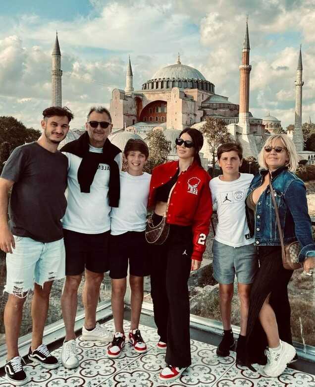Mini bikinisiyle tramboline çıkan Wanda Nara kendinden geçti: Çocuklar yokken biz Mini bikinisiyle tramboline çıkan Wanda Nara kendinden geçti: Çocuklar yokken biz