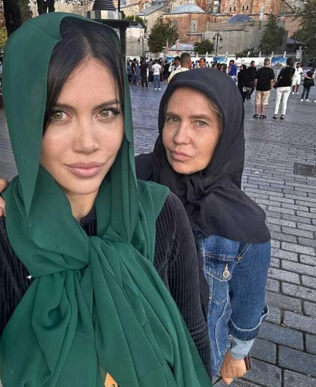 Mini bikinisiyle tramboline çıkan Wanda Nara kendinden geçti: Çocuklar yokken biz Mini bikinisiyle tramboline çıkan Wanda Nara kendinden geçti: Çocuklar yokken biz