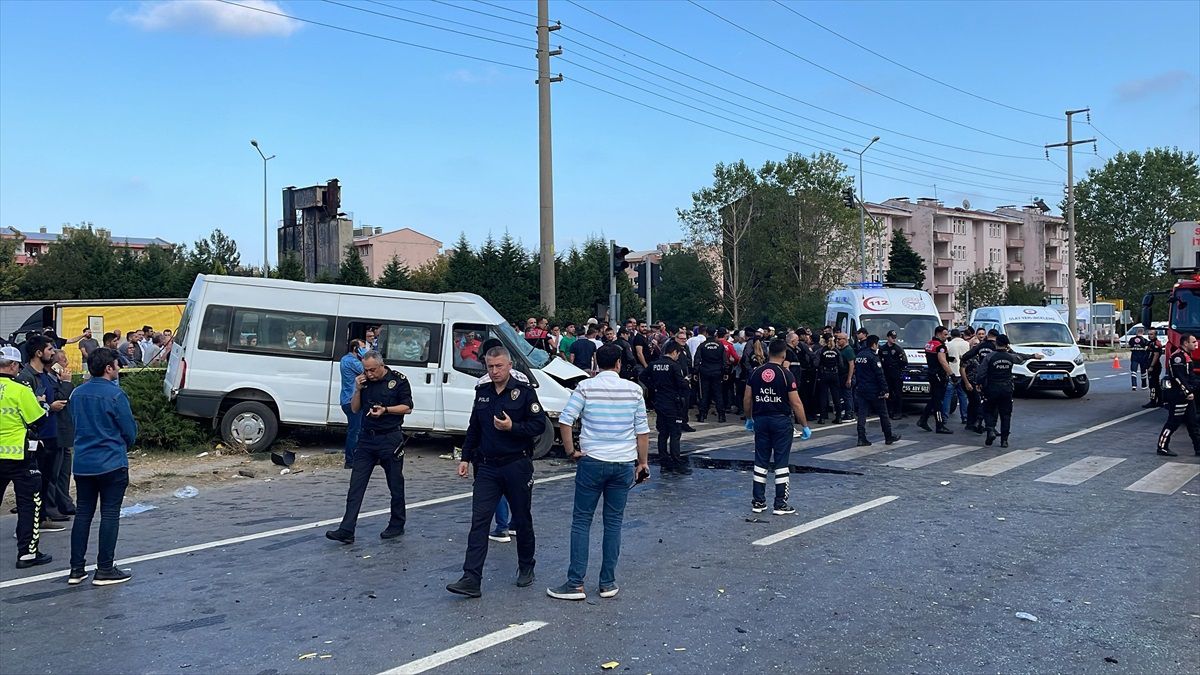 Samsun'da Kamyon ile Öğrenci Servisi Çarpıştı: 1 Ölü, 6 Yaralı