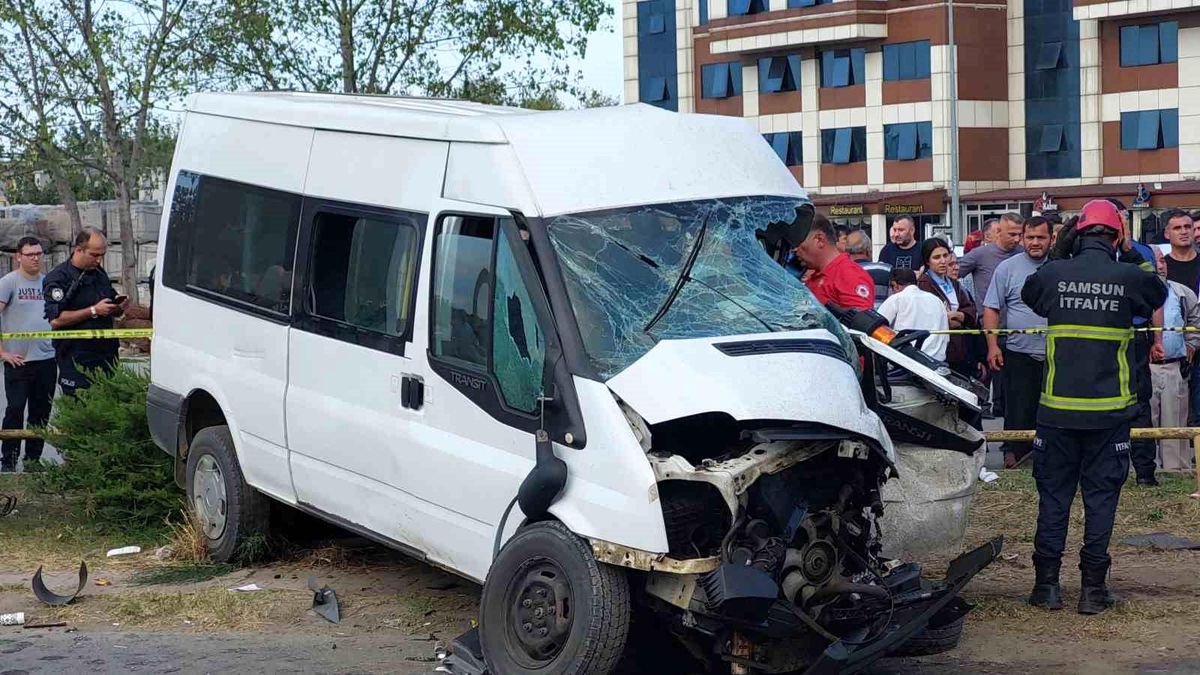 Samsun'da Kavşakta Tır ile Öğrenci Servisinin Çarpışması Sonucu 1 Kişi Hayatını Kaybetti