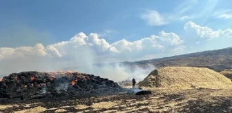 Sivas'ta Anız Yangınında 2 Bin Balya Saman ve Tarım Aletleri Yandı