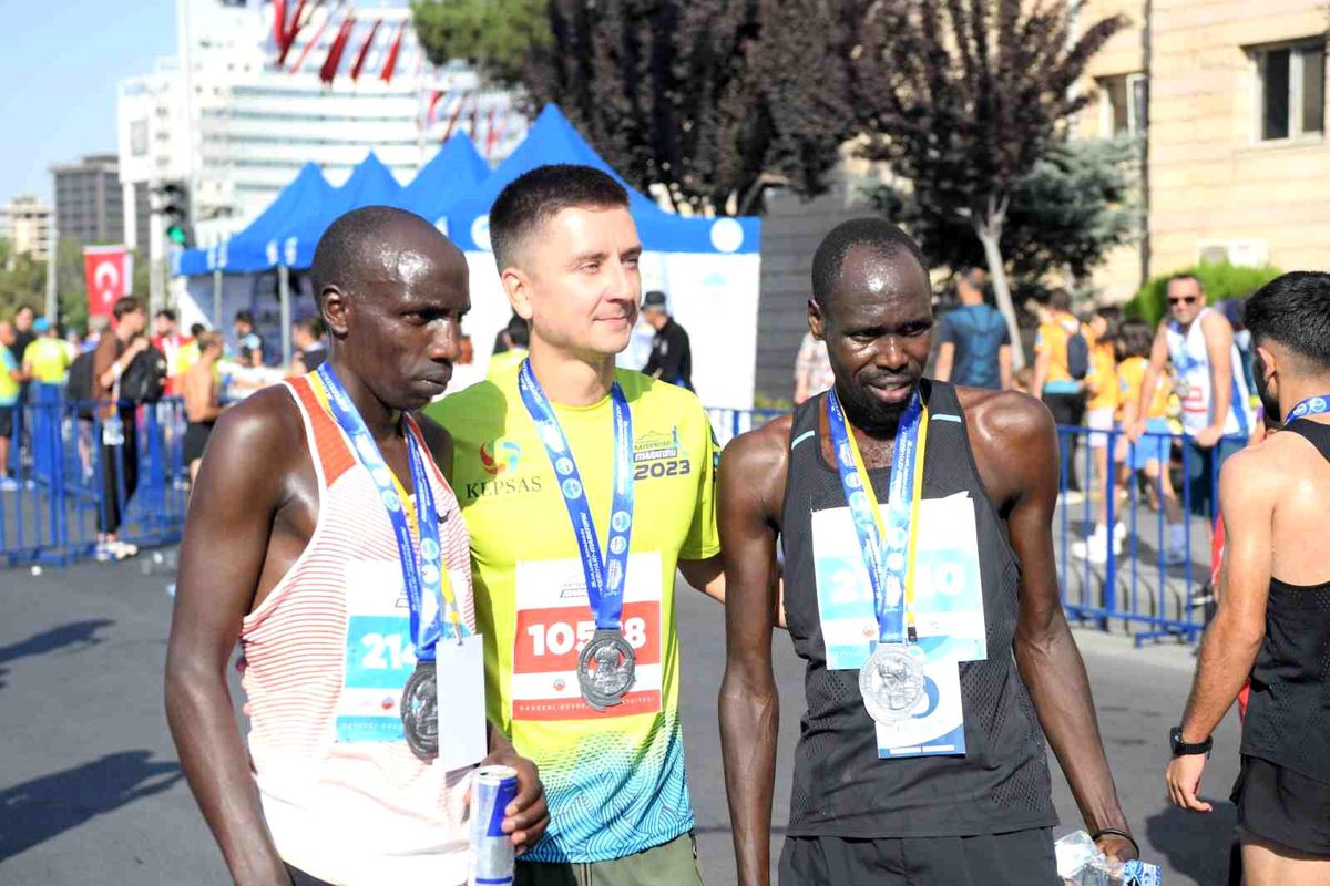 Kayseri'de Renkli Görüntülere Sahne Olan Uluslararası Yarı Maraton