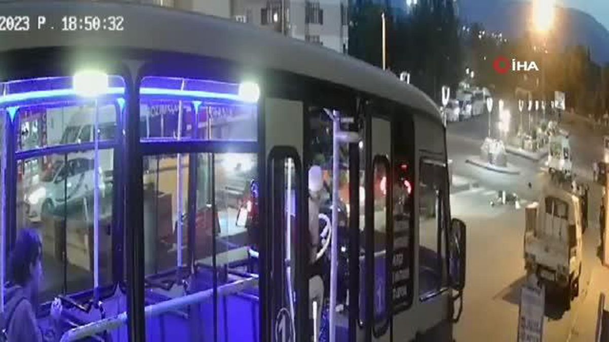 Karabük'te Yaya-Motosiklet Kaza Anı Güvenlik Kamerasına Yansıdı