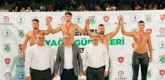 Yunusemre Belediyesi Yağlı Güreş Takımı Denizli'de Madalyalar Kazandı