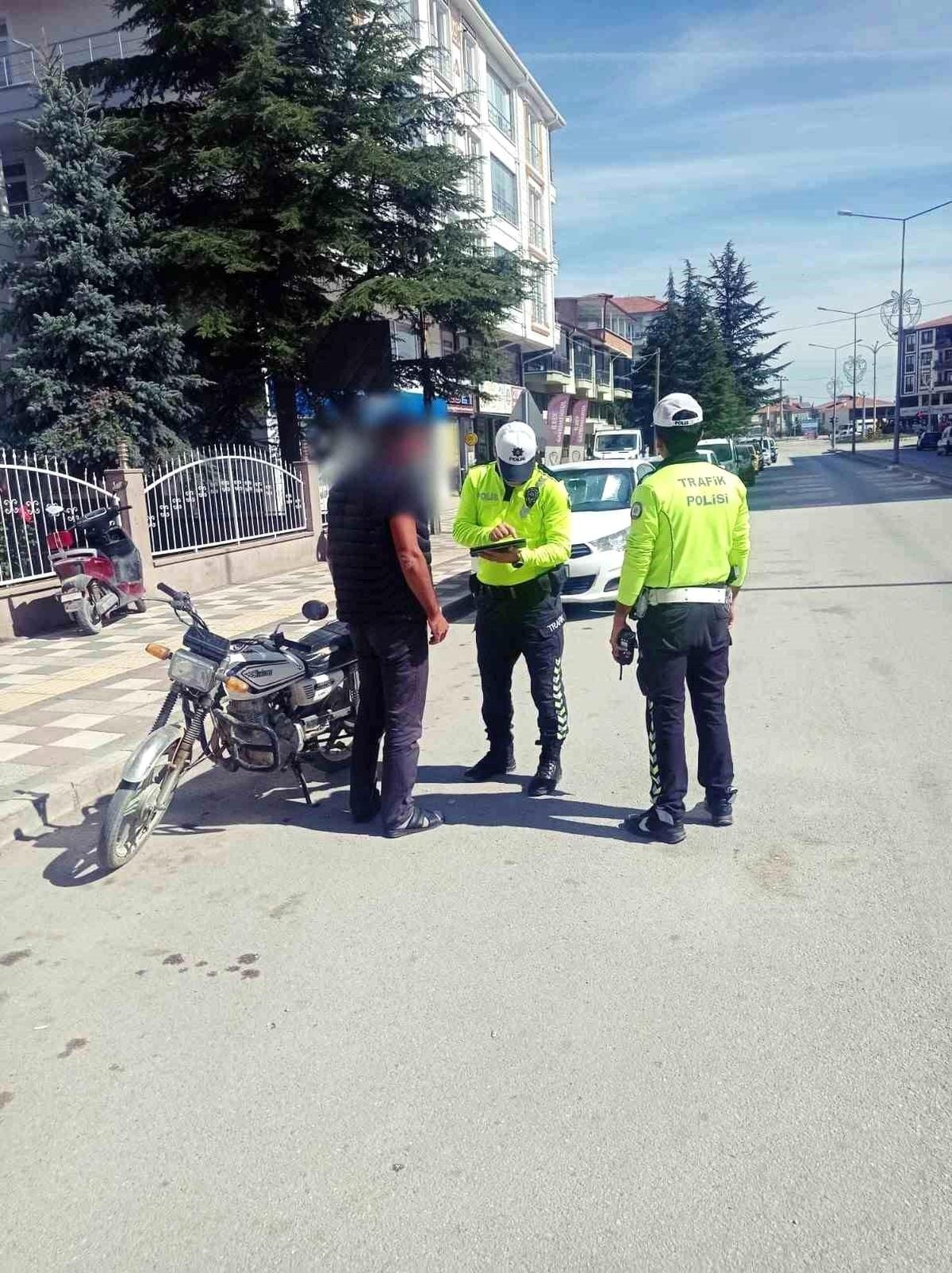 Afyonkarahisar'da Motorsiklet Sürücülerine Denetim: 251 Bin 41 TL Cezai İşlem Uygulandı