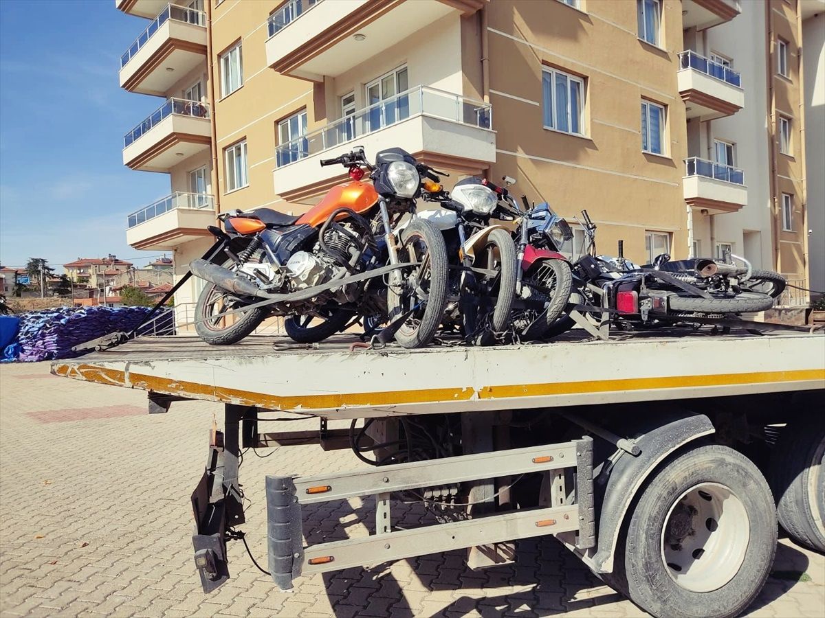 Afyonkarahisar'da Motosiklet Sürücülerine Yönelik Denetimlerde 251 Bin 41 Lira Cezai İşlem Uygulandı