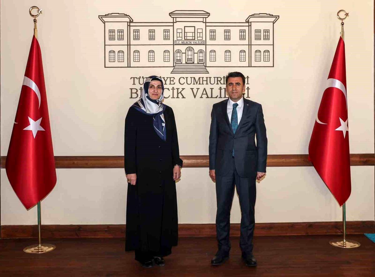 Bilecik Valisi Şefik Aygöl, ilk kadın müftü yardımcısıyla bir araya geldi
