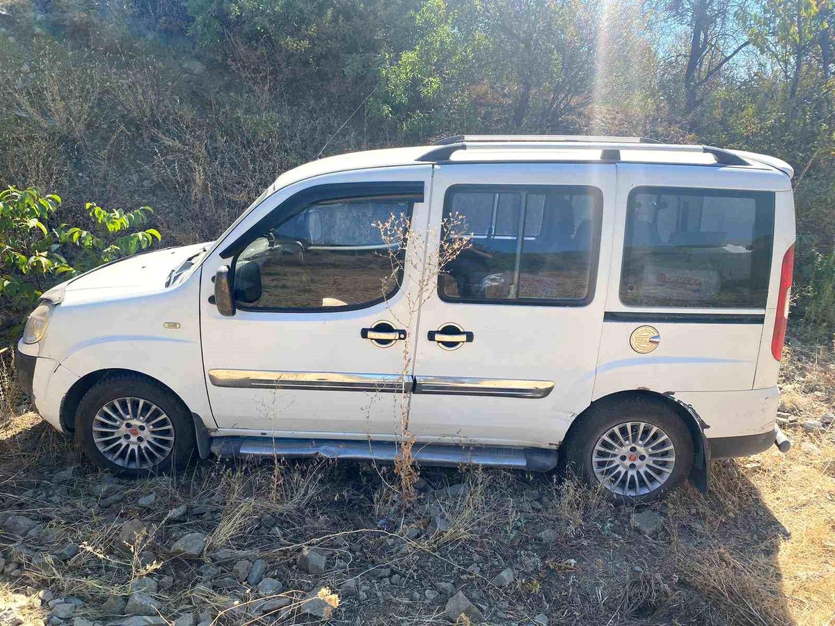 Çalınan araç ormanlık alanda terkedilmiş halde bulundu