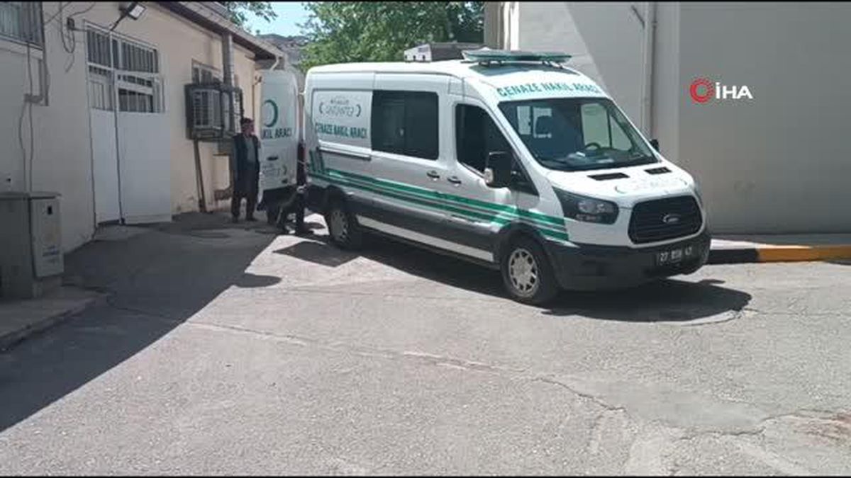 Devrilen akaryakıt yüklü tankerin sürücüsü hayatını kaybetti