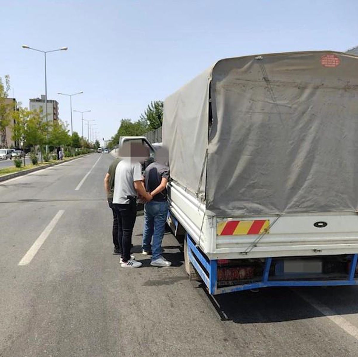 Diyarbakır'da 6 Göçmen Kaçakçılığı Şüphelisi Tutuklandı