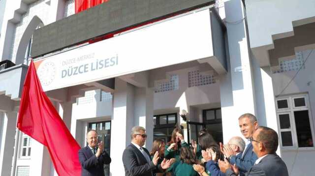 Düzce 15 Temmuz Şehitler Anadolu Lisesi adı değişti mi, yeni adı Düzce Lisesi'mi oldu? Düzce Valiliği açıklaması nedir?