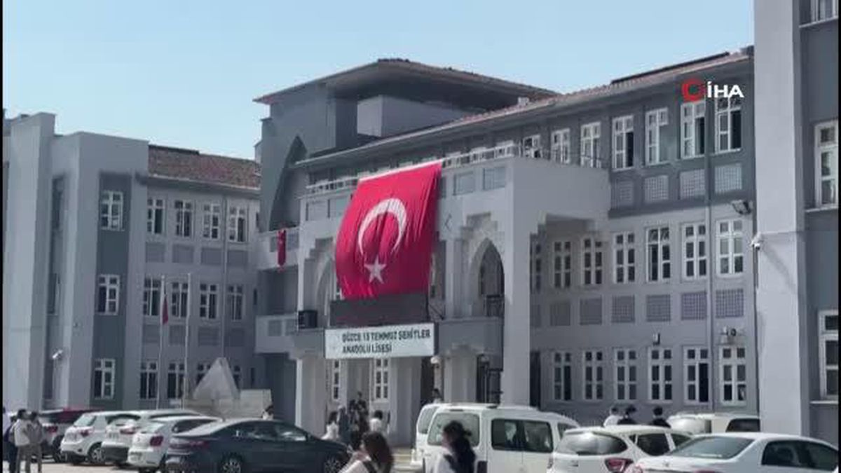 Düzce Lisesi'nde tepkiler üzerine yeniden isim değişkliği