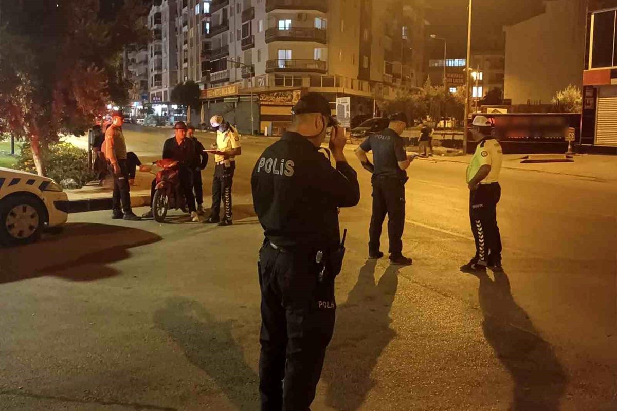 Manisa'da Gerçekleştirilen Güven Huzur Uygulamalarında 17 Şahıs Yakalandı